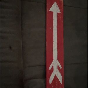 Wooden arrow decor piece